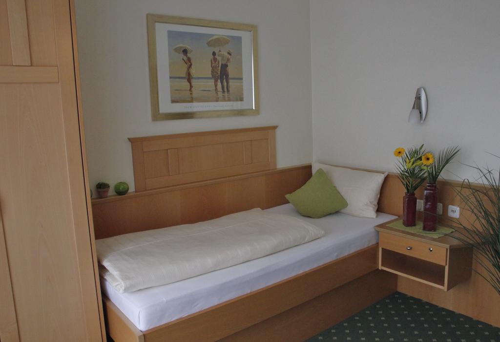 Apart-Hotel Pension Rossmayer Bad Fussing Room photo